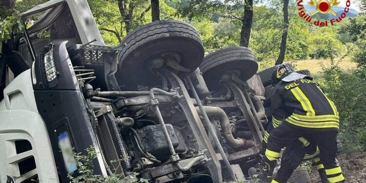 Incidente sul lavoro in Basilicata, muore camionista di 53 anni