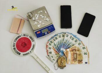 Arrestato pusher in pieno centro cittadino a Salerno. Trovato con cocaina ed hashish