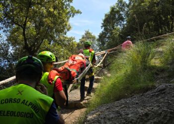 Nuovo intervento del Soccorso Alpino della Campania: salvato escursionista sul “Sentiero degli Dei”