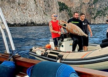 Palinuro, recuperata in mare un’anfora romana. Era ad 81 metri di profondità