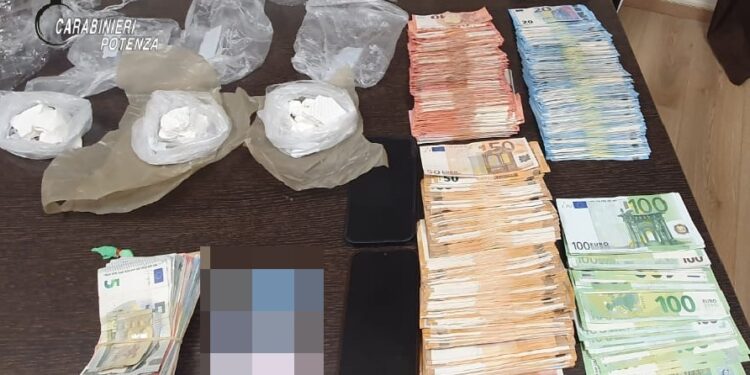 Lagonegro. Carabinieri sequestrano 160 grammi di cocaina e 110 mila euro ad un imprenditore