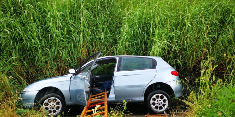 Auto fuori strada a Polla. Salvate due donne