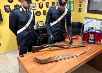 Nasconde armi e munizioni in un armadio: 60enne di Rionero in Vulture arrestato dai Carabinieri