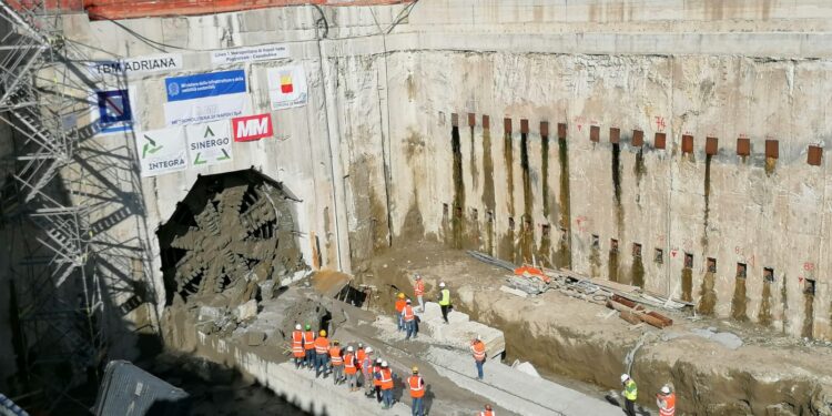 Incidente sul lavoro a Napoli:  un morto e due feriti a durante i lavori della nuova linea metropolitana