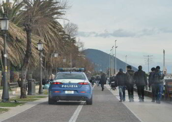 Lite sfocia in accoltellamento a Salerno. Paura sul lungomare