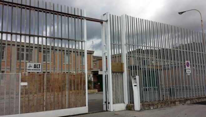Ennesimo episodio di violenza nel carcere di Fuorni. Detenuto incendia la cella e aggredisce dei poliziotti
