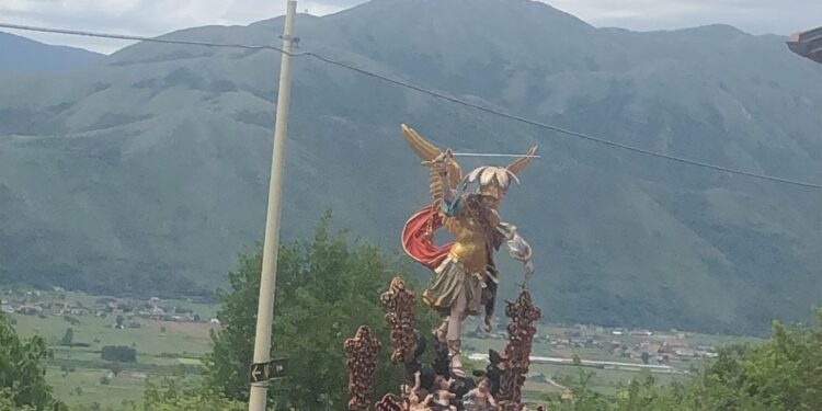Processione primaverile in onore di San Michele: dall’Annunziata al Monte Balzata il corteo dei fedeli