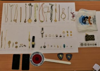 La Polizia Stradale di Lagonegro ferma due truffatori in trasferta. Trovati con gioielli per 10 mila euro