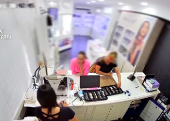 Colpo in una gioielleria: arrestate due donne di Padula. In manette anche un valdianese per lesioni