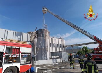 Salerno. Esplode silos di bitume e fuoriesce gas. Provvidenziale intervento dei Vigili del Fuoco