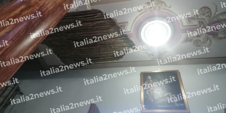 Crolla parte di solaio del Santuario di Santa Sofia a Celle di Bulgheria: ferito un uomo