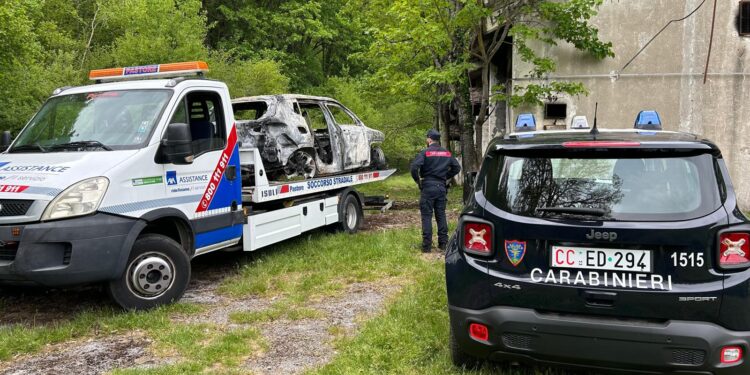 Auto bruciata a Padula: è stata trovata nell’area di Mandranella