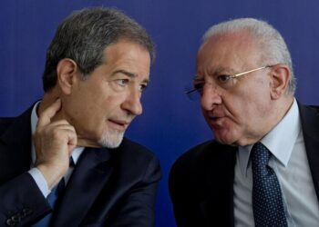 Campi Flegrei: polemiche tra De Luca e Musumeci su chi vive nell’area colpita dal sisma