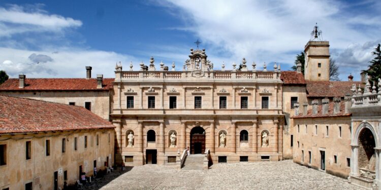 Certosa di Padula: avviso d’asta pubblica per i locali comunali della corte esterna