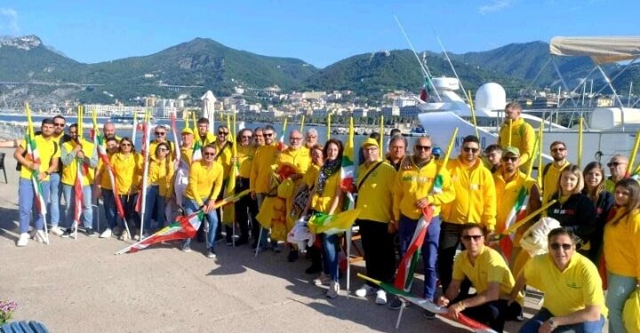 Barricate di Coldiretti al porto di Salerno per bloccare una nave carica di passata di pomodoro “cinese”