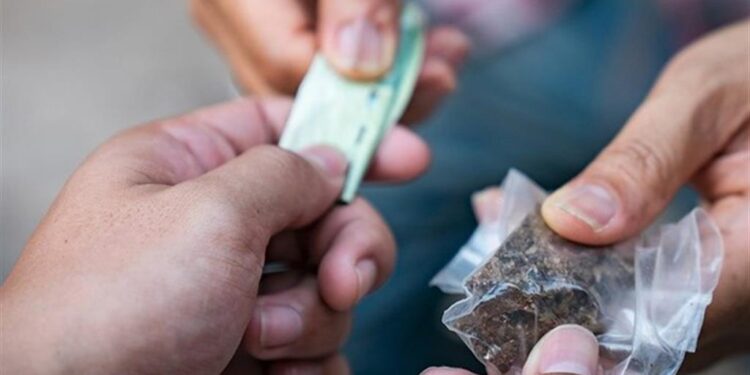 Droga negli slip, arrestato uno spacciatore a Salerno