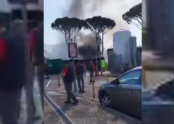 Nocera inferiore. A fuoco i cassonetti dei rifiuti speciali dell’ospedale “UmbertoI”