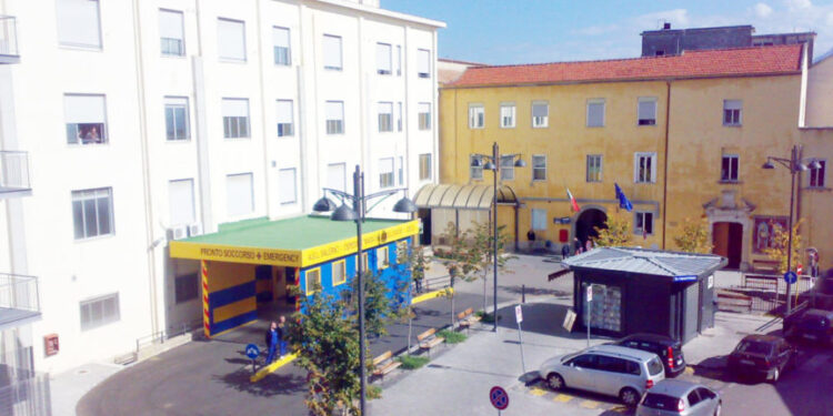 Aggredita impiegata allo sportello ticket dell’Ospedale di Eboli, tempestivo intervento della guardia giurata