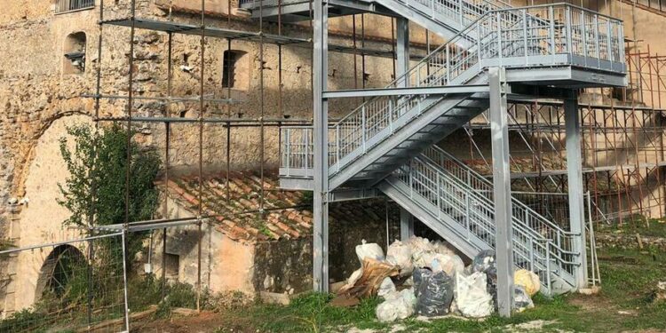 La Certosa di Padula e la scala della vergogna. Paladino: “Promesse non mantenute”