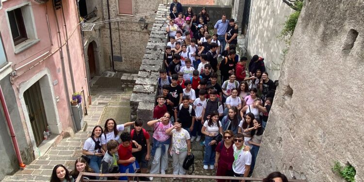 Gli studenti della Polla a “lezione” delle bellezze del paese con Lilium