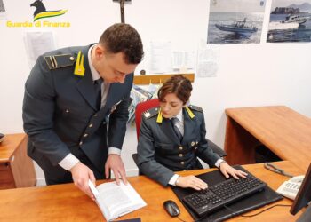Falsi diplomi nel salernitano per concorso del personale A.T.A.: 25 nei guai