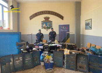 Sequestro di oltre 3000 articoli contraffatti nel napoletano