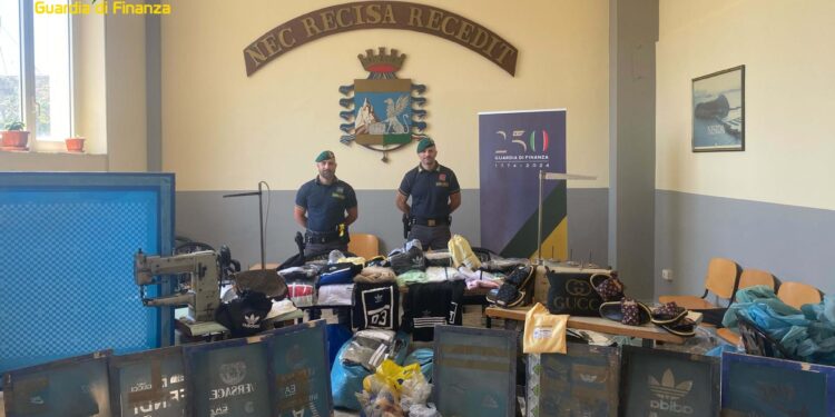 Sequestro di oltre 3000 articoli contraffatti nel napoletano