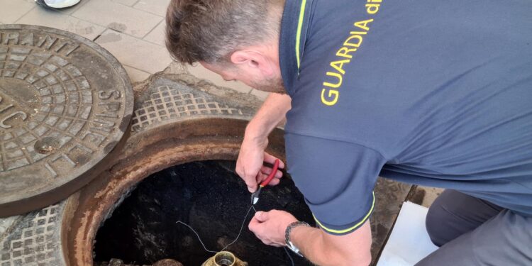 Salerno e Napoli: “Operazione Flashpoint”. Sequestrati quasi 10 mila litri di gasolio adulterato in due stazioni di rifornimento