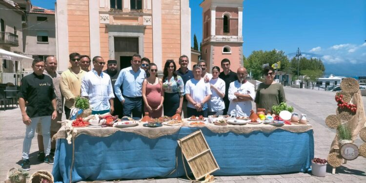 Maria Grazia Cucinotta a Scario per la nuova serie di “Amazon prime” sulla dieta mediterranea