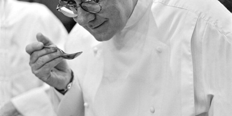Chef Alain Ducasse apre a Napoli e sceglie nel menù il Fagiolo Bianco di Controne