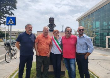 Battipaglia dedica un busto in onore di Antonio de Curtis, in arte Totò