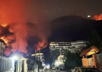 Incendio ai Camaldoli: 100 operatori al lavoro per spegnerlo