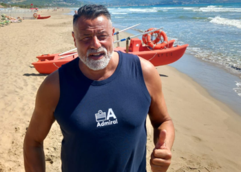 Rischiano di annegare a Capaccio Paestum: Assessore “eroe” salva mamma e figlia