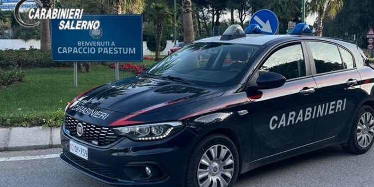 Aggredisce madre e fratello: scatta l’arresto per un uomo di Capaccio trovato in possesso di fucile