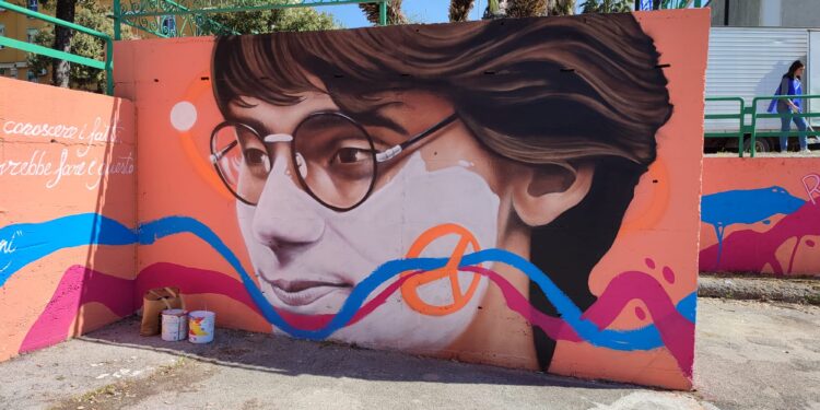 Vandalismo senza limiti a Salerno: imbrattato il murale in memoria di Giancarlo Siani