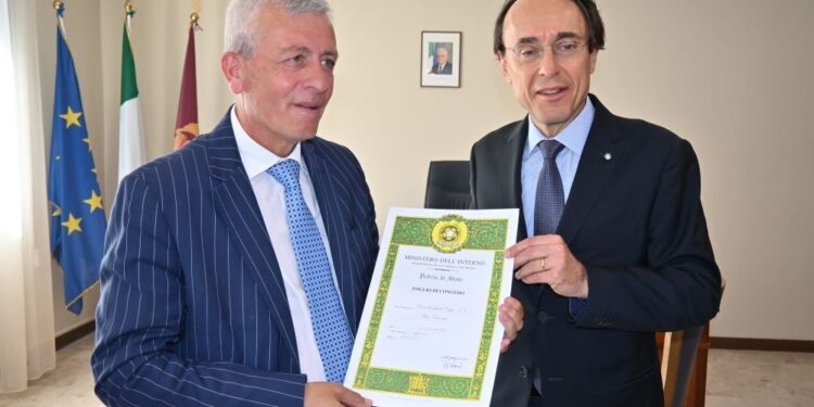 Potenza. Il Questore consegna le medaglie di commiato ed i fogli di congedo al personale della Polizia di Stato in quiescenza