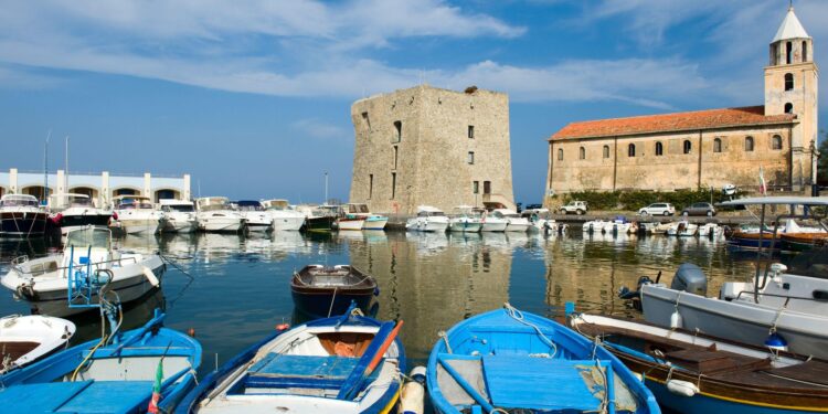 Pollica ha il mare più bello d’Italia:  premiata con le 5 Vele da Legambiente e Touring Club