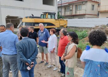 Battipaglia: abbattimento dell’ex materassificio per dare avvio al “Polo Territoriale della Carità”