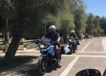 Spacciatore cede droga a un minorenne sul lungomare di Salerno, arrestato dalla Polizia