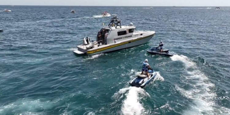 “Operazione mare sicuro”: partono i primi controlli delle forze dell’ordine lungo le coste
