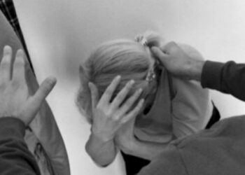 Maltrattano la figlia minorenne. Divieto di avvicinamento per una 40enne e il suo compagno