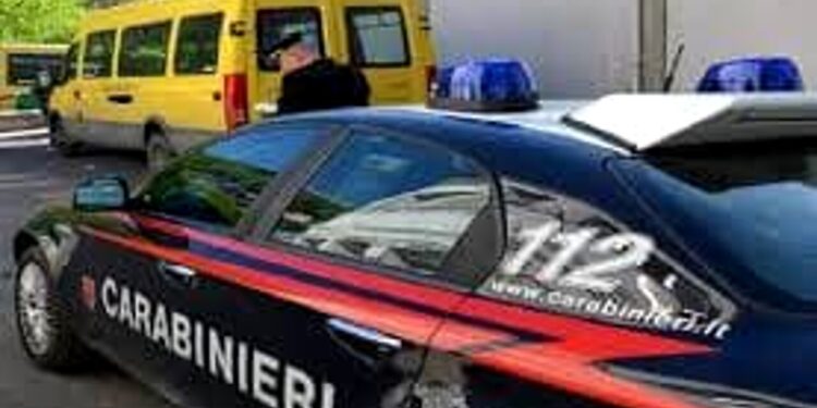 Controllo dei Carabinieri sullo scuolabus di Roccapiemonte: circolava senza revisione