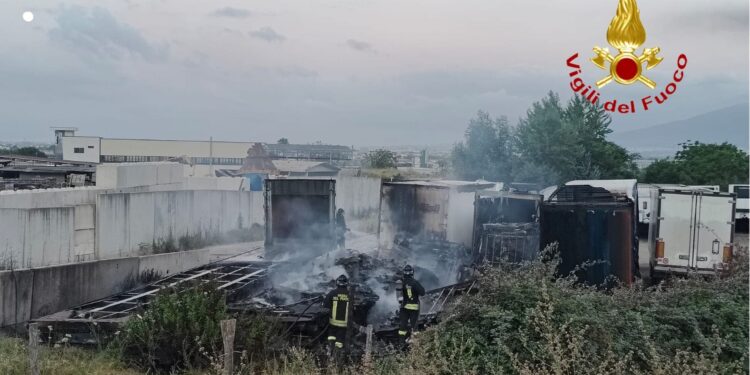 Esplosione di un mezzo pesante a Sarno. Continuano le indagini
