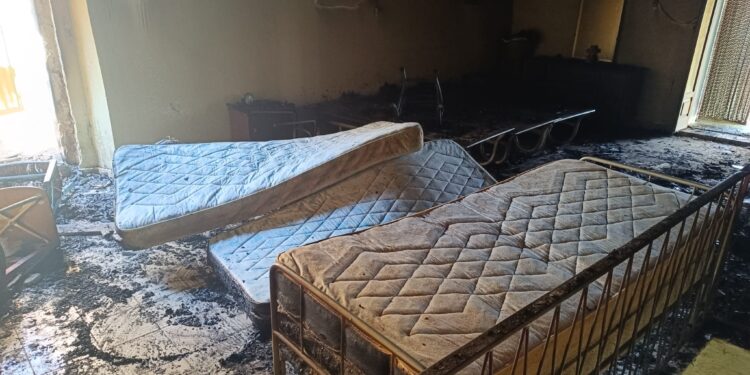 Incendio doloso in una casa del centro storico di Sassano