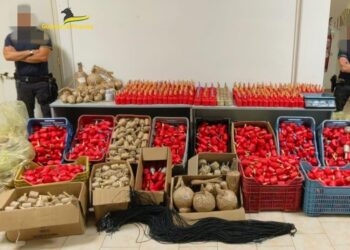 Scoperto un laboratorio per la produzione di ordigni nel salernitano: sequestrati oltre 400 kg di esplosivo