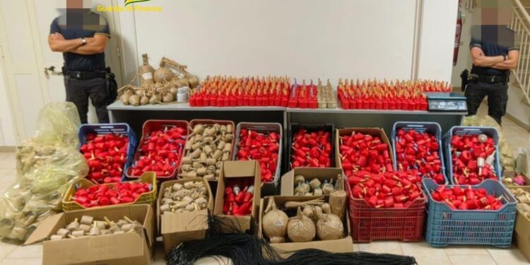 Scoperto un laboratorio per la produzione di ordigni nel salernitano: sequestrati oltre 400 kg di esplosivo