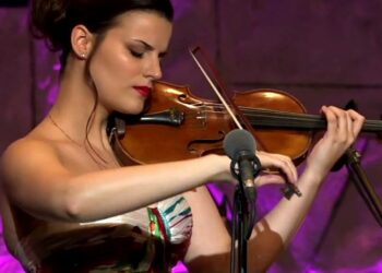A Roscigno Vecchia è di nuovo magia con il violino di Anna Maria Badia Nikiforova