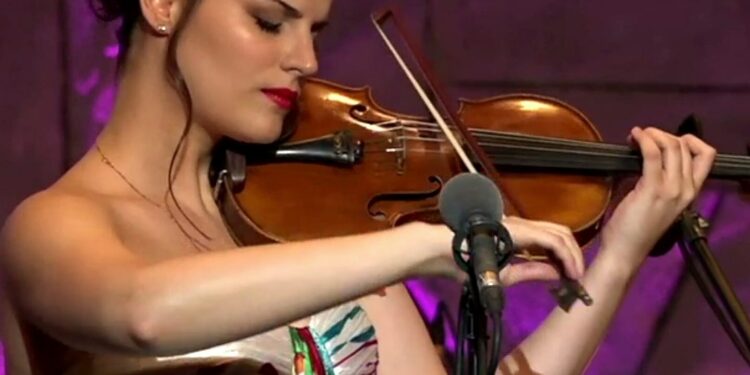 A Roscigno Vecchia è di nuovo magia con il violino di Anna Maria Badia Nikiforova