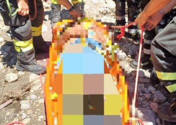 Si ribalta trattore, 70enne cade in un dirupo. E’ successo a Cava de’ Tirreni