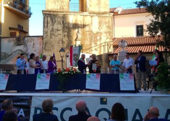 Aquara conferisce la cittadinanza onoraria alla scienziata Annamaria Colao